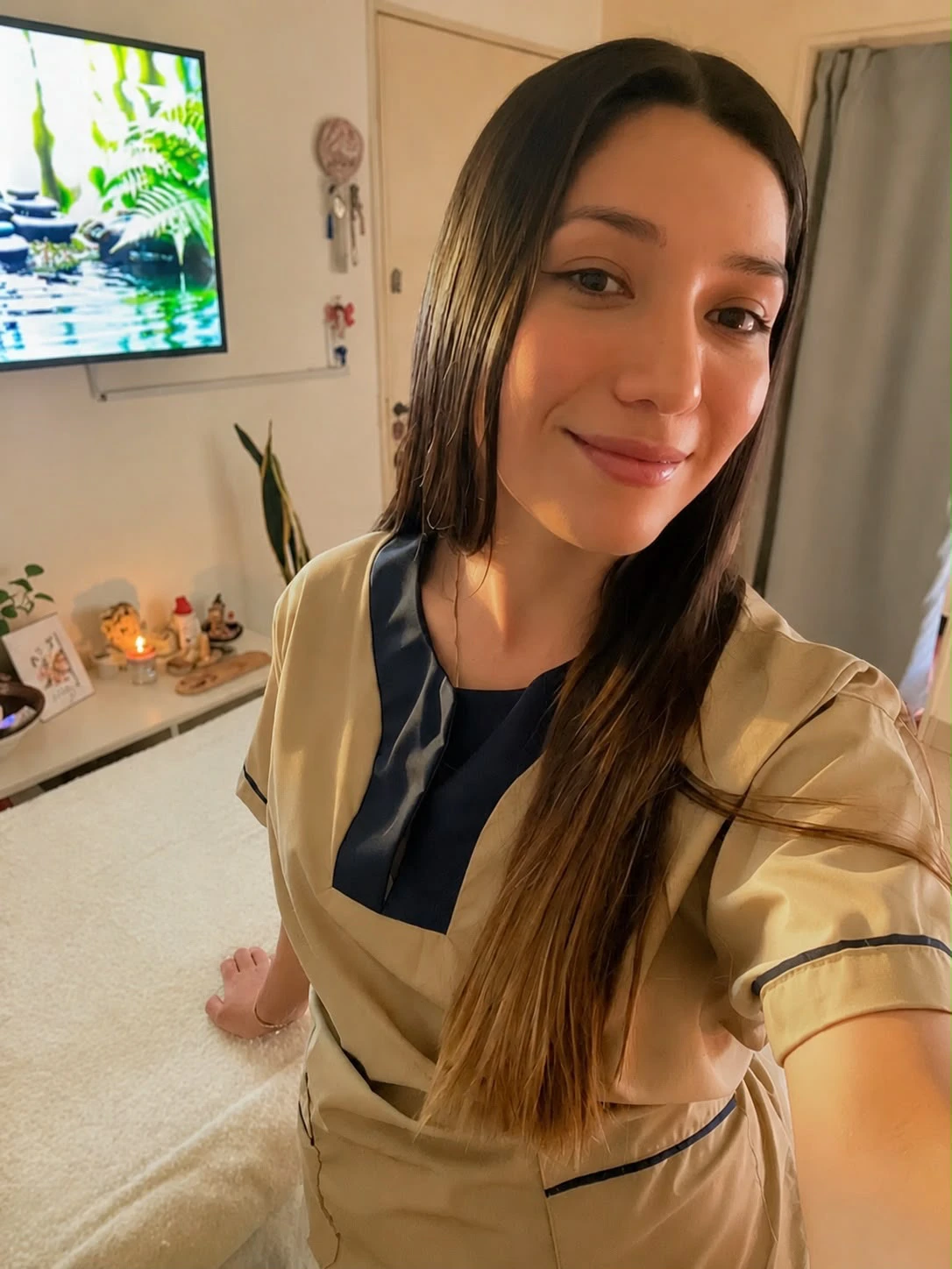 Gabi sonríe en su espacio de bienestar de Villa del Parque.